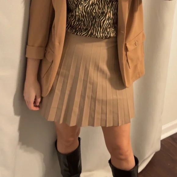 Tan Leather Pleated Skirt - Picture 6 of 11